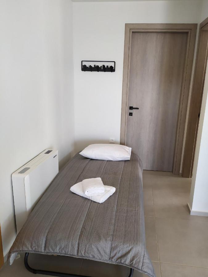 Luxury Autonomous Ground Floor Apartment Игуменица Екстериор снимка